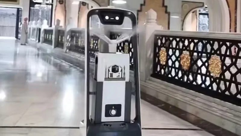 الروبوت التوجيهي الذكي في الحرم المكي: خطوة نحو المستقبل في خدمة الزوار