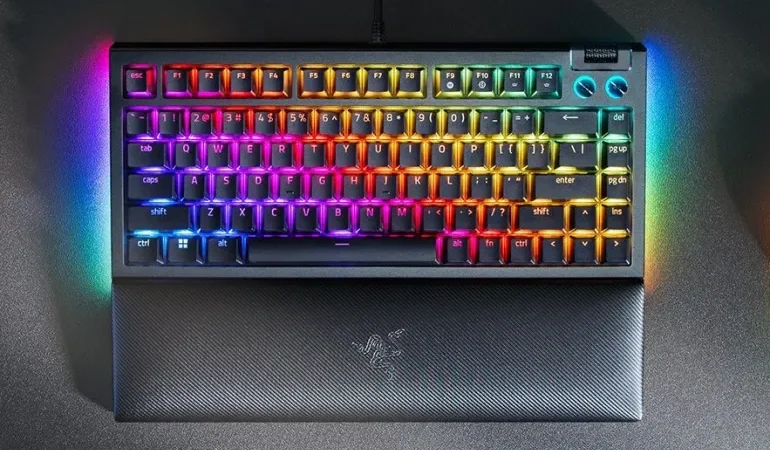 ريزر تُطلق لوحة مفاتيح BlackWidow V4 75% بميزات تقنية عالية تواكب معرض الألعاب العالمي